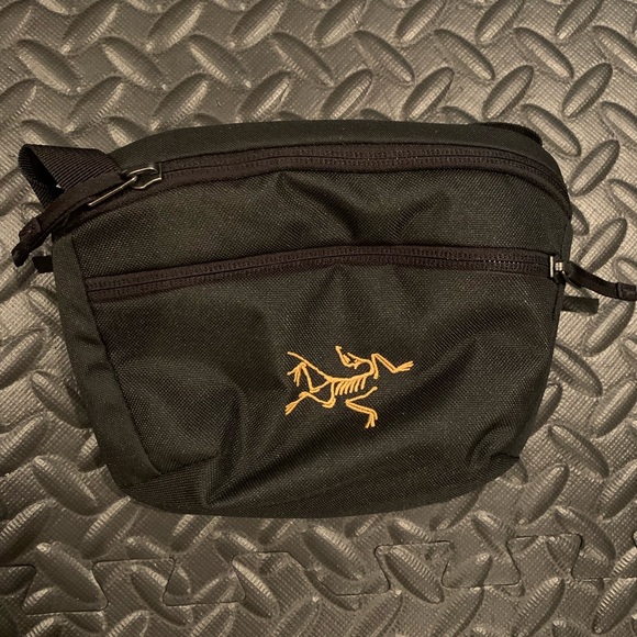 Brand New Arc'Teryx Mantis 1 Cross Body Bag Wasitpack - Picture 1 of 2